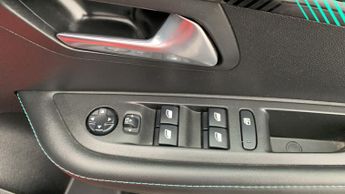 Peugeot 208 50kWh Allure Hatchback 5dr Electric Auto (136 ps)
