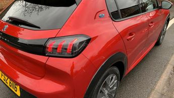 Peugeot 208 50kWh Allure Hatchback 5dr Electric Auto (136 ps)