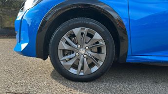 Peugeot 208 50kWh Allure Premium Hatchback 5dr Electric Auto (136 ps)