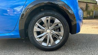 Peugeot 208 50kWh Allure Premium Hatchback 5dr Electric Auto (136 ps)
