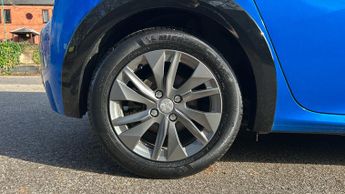 Peugeot 208 50kWh Allure Premium Hatchback 5dr Electric Auto (136 ps)
