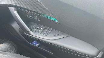 Peugeot 2008 50kWh Allure Premium SUV 5dr Electric Auto (136 ps)