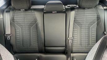 Peugeot 3008 73kWh GT SUV 5dr Electric Auto (210 ps)