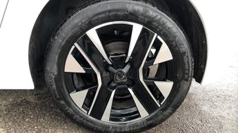 Peugeot 208 1.2 HYBRID Allure Hatchback 5dr Petrol Hybrid e-DSC6 Euro 6 (s/s