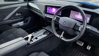 Vauxhall Astra Electric 54kWh Ultimate Hatchback 5dr Electric Auto (156 ps)