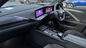 Vauxhall Astra Electric 54kWh Ultimate Hatchback 5dr Electric Auto (156 ps)
