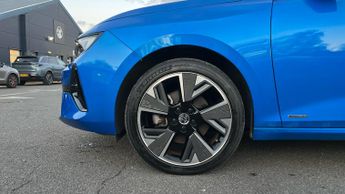 Vauxhall Astra Electric 54kWh Ultimate Hatchback 5dr Electric Auto (156 ps)