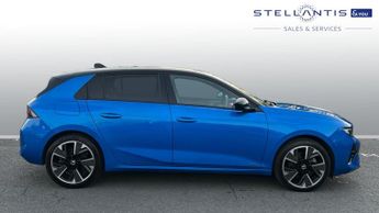 Vauxhall Astra Electric 54kWh Ultimate Hatchback 5dr Electric Auto (156 ps)