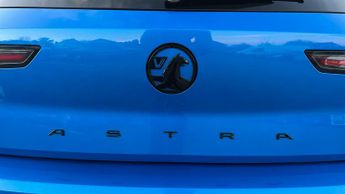 Vauxhall Astra Electric 54kWh Ultimate Hatchback 5dr Electric Auto (156 ps)