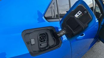 Vauxhall Astra Electric 54kWh Ultimate Hatchback 5dr Electric Auto (156 ps)