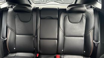 Volvo V40 Cross Country 1.5 T3 GPF Pro Hatchback 5dr Petrol Auto Euro 6 (s/s) (152 ps)
