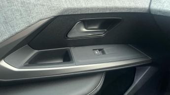 Peugeot 3008 SUV 1.2 HYBRID GT SUV 5dr Petrol Hybrid e-DSC6 Euro 6 (s/s) (136 ps)