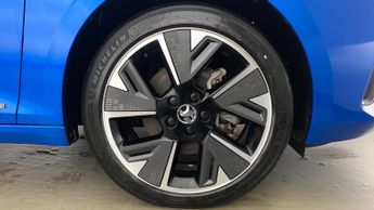 Vauxhall Astra Electric 54kWh Ultimate Hatchback 5dr Electric Auto (156 ps)