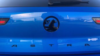 Vauxhall Astra Electric 54kWh Ultimate Hatchback 5dr Electric Auto (156 ps)