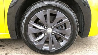 Peugeot 208 50kWh Allure Premium Hatchback 5dr Electric Auto (136 ps)