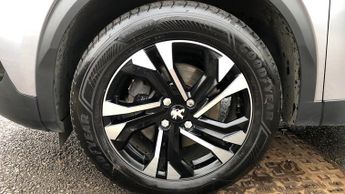 Peugeot 2008 50kWh Allure Premium SUV 5dr Electric Auto (136 ps)