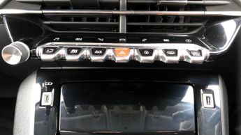 Peugeot 2008 50kWh Allure Premium SUV 5dr Electric Auto (136 ps)
