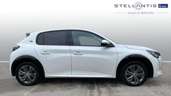 Peugeot 208 50kWh Allure Premium Hatchback 5dr Electric Auto (136 ps)