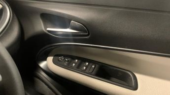 Fiat 600E 54kWh La Prima SUV 5dr Electric Auto (156 ps)