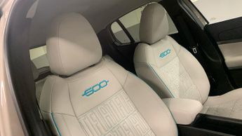 Fiat 600E 54kWh La Prima SUV 5dr Electric Auto (156 ps)