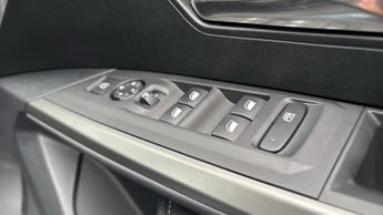 Peugeot 3008 SUV 1.2 HYBRID Allure SUV 5dr Petrol Hybrid e-DSC6 Euro 6 (s/s) (136