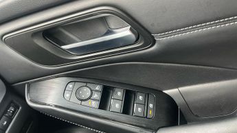 Nissan Qashqai 1.3 DIG-T MHEV N-Connecta SUV 5dr Petrol Hybrid XTRON Euro 6 (s/