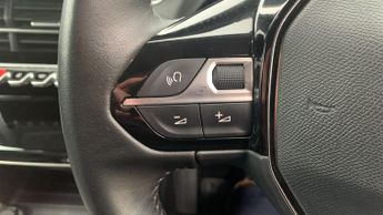 Peugeot 2008 50kWh Allure Premium SUV 5dr Electric Auto (136 ps)