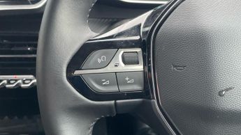 Peugeot 2008 50kWh Allure Premium SUV 5dr Electric Auto (136 ps)