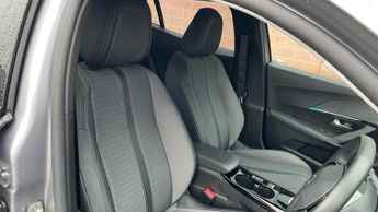Peugeot 2008 50kWh Allure Premium SUV 5dr Electric Auto (136 ps)