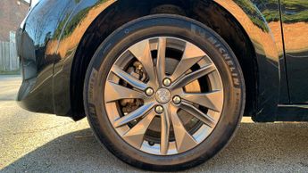 Peugeot 208 50kWh Allure Premium + Hatchback 5dr Electric Auto (7.4kW Charge