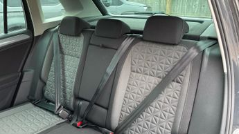 Volkswagen Tiguan 2.0 TDI Life SUV 5dr Diesel DSG Euro 6 (s/s) (150 ps)