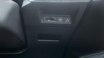 Peugeot 5008 1.2 HYBRID GT SUV 5dr Petrol Hybrid e-DSC6 Euro 6 (s/s) (136 ps)