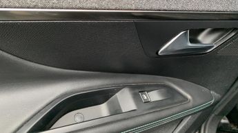 Peugeot 3008 SUV 1.2 PureTech Allure Premium + SUV 5dr Petrol EAT Euro 6 (s/s) (1