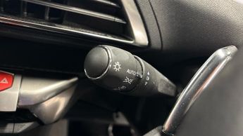 Peugeot 3008 SUV 1.2 HYBRID Allure SUV 5dr Petrol Hybrid e-DSC6 Euro 6 (s/s) (136