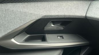 Peugeot 3008 73kWh Allure SUV 5dr Electric Auto (210 ps)