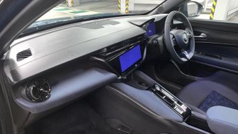 Alfa Romeo Junior 1.2 MHEV Ibrida SUV 5dr Petrol Hybrid e-DCT Euro 6 (s/s) (136 ps