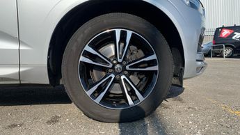 Volvo Xc60 2.0 B4 MHEV Momentum Pro SUV 5dr Diesel Hybrid Auto AWD Euro 6 (