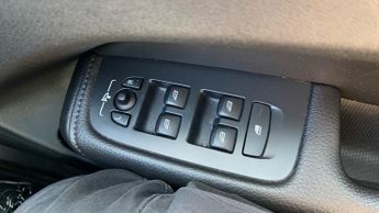 Volvo Xc60 2.0 B4 MHEV Momentum Pro SUV 5dr Diesel Hybrid Auto AWD Euro 6 (