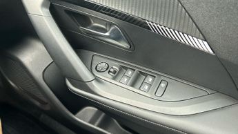 Peugeot 2008 1.2 HYBRID Allure SUV 5dr Petrol Hybrid e-DSC6 Euro 6 (s/s) (136