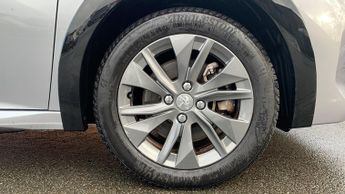 Peugeot 208 50kWh Allure Premium Hatchback 5dr Electric Auto (136 ps)