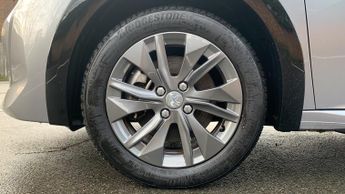 Peugeot 208 50kWh Allure Premium Hatchback 5dr Electric Auto (136 ps)