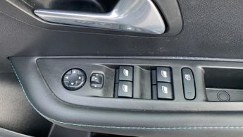 Peugeot 208 50kWh Allure Premium Hatchback 5dr Electric Auto (136 ps)