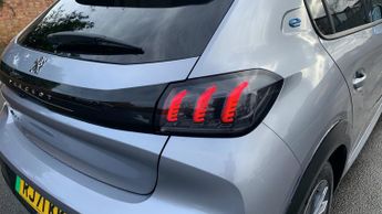 Peugeot 208 50kWh Allure Premium Hatchback 5dr Electric Auto (136 ps)