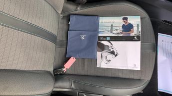 Peugeot 208 50kWh Allure Premium Hatchback 5dr Electric Auto (136 ps)