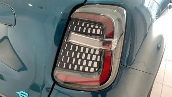 Fiat 600E 54kWh La Prima SUV 5dr Electric Auto (156 ps)