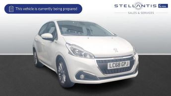 Peugeot 208 1.2 PureTech Signature Hatchback 5dr Petrol Manual Euro 6 (s/s) 