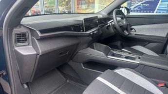 Vauxhall Grandland 1.2 Design SUV 5dr Petrol Hybrid e-DCT Euro 6 (s/s) (136 ps)