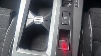 Vauxhall Grandland 1.2 Design SUV 5dr Petrol Hybrid e-DCT Euro 6 (s/s) (136 ps)