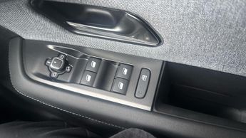 Vauxhall Grandland 1.2 Design SUV 5dr Petrol Hybrid e-DCT Euro 6 (s/s) (136 ps)