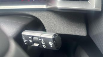 Vauxhall Grandland 1.2 Design SUV 5dr Petrol Hybrid e-DCT Euro 6 (s/s) (136 ps)